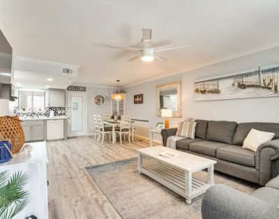 The Sandy Turtle at Gulf Highlands: golf cart + pet friendly